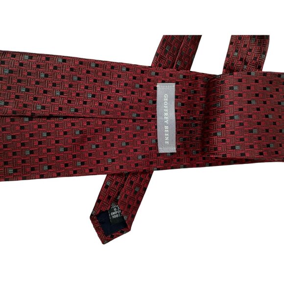 Geoffrey Beene Mens Red Geometric Silk Tie Elegant and Stylish Necktie - Picture 5 of 7